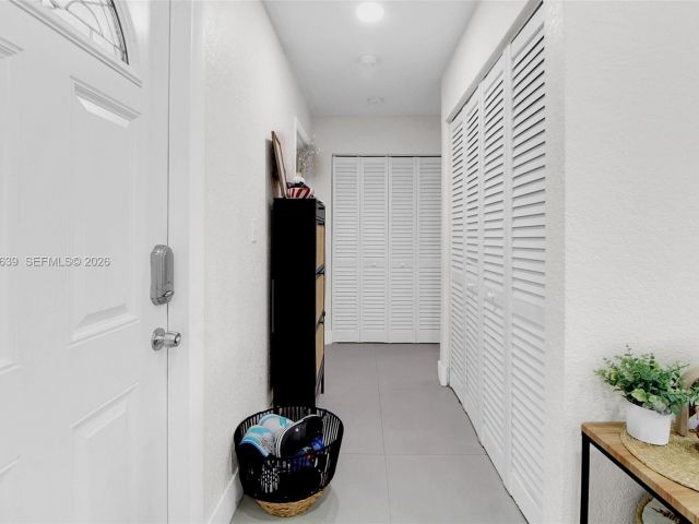 5-bedroom home for sale in Miami - 14232 SW 155th St - MondialRealty