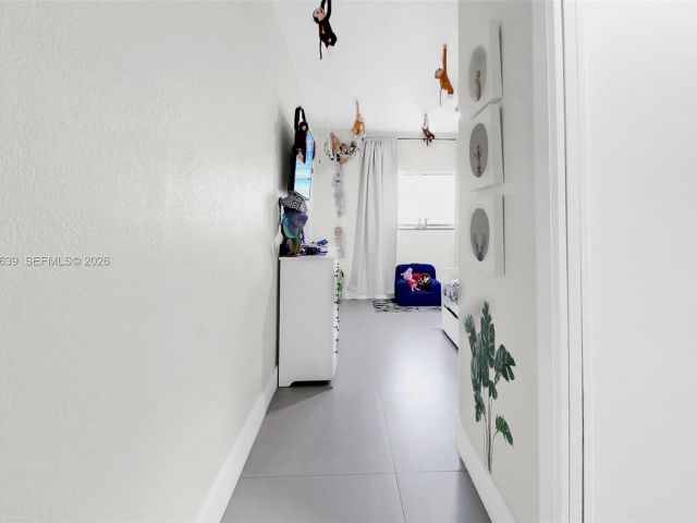 5-bedroom home for sale in Miami - 14232 SW 155th St - MondialRealty