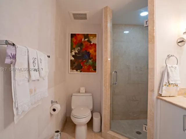 2-bedroom condo for sale in Miami - 1331 Brickell Bay Dr 1609 - MondialRealty