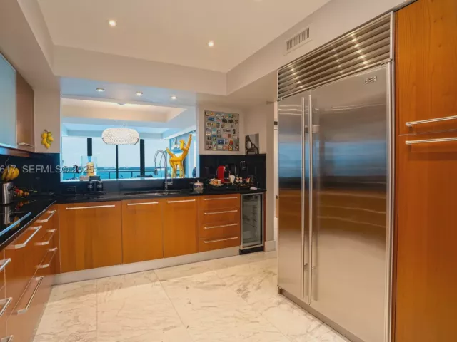 2-bedroom condo for sale in Miami - 1331 Brickell Bay Dr 1609 - MondialRealty