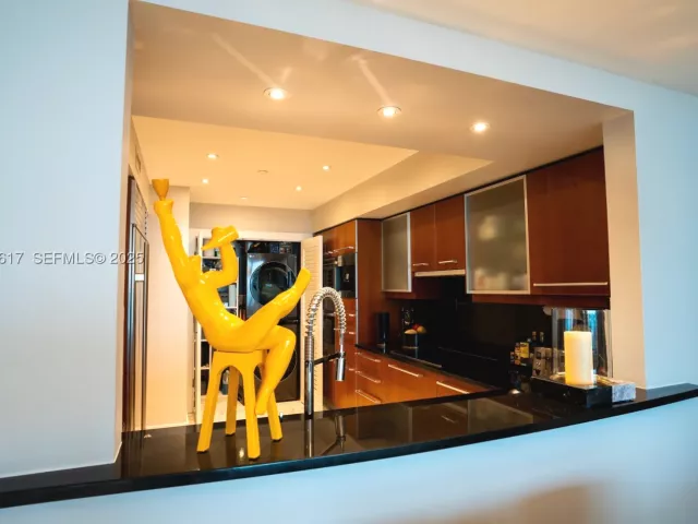 2-bedroom condo for sale in Miami - 1331 Brickell Bay Dr 1609 - MondialRealty