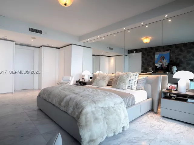2-bedroom condo for sale in Miami - 1331 Brickell Bay Dr 1609 - MondialRealty