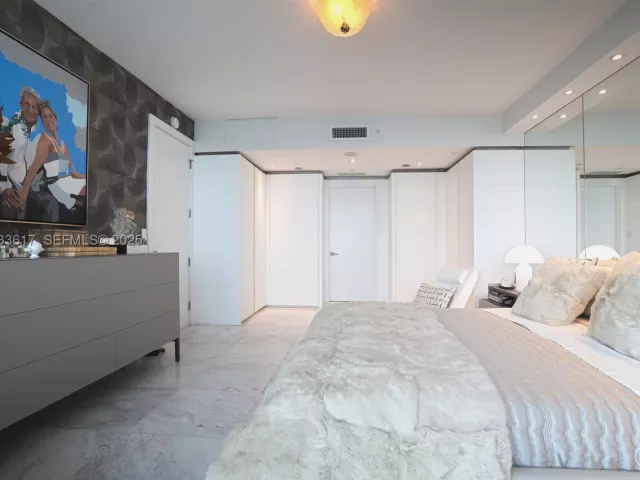 2-bedroom condo for sale in Miami - 1331 Brickell Bay Dr 1609 - MondialRealty