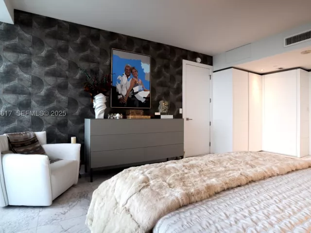 2-bedroom condo for sale in Miami - 1331 Brickell Bay Dr 1609 - MondialRealty