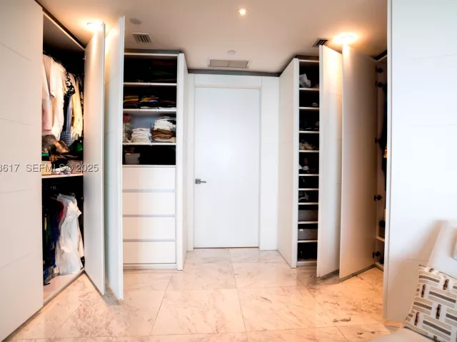 2-bedroom condo for sale in Miami - 1331 Brickell Bay Dr 1609 - MondialRealty
