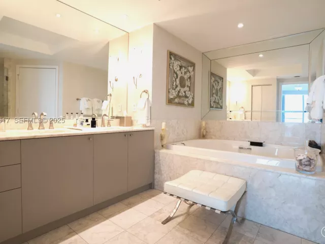 2-bedroom condo for sale in Miami - 1331 Brickell Bay Dr 1609 - MondialRealty