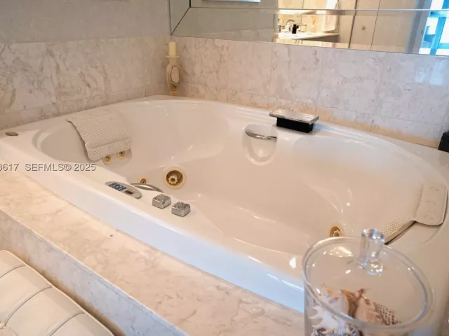 2-bedroom condo for sale in Miami - 1331 Brickell Bay Dr 1609 - MondialRealty