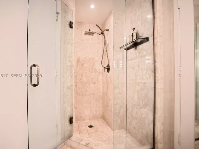 2-bedroom condo for sale in Miami - 1331 Brickell Bay Dr 1609 - MondialRealty