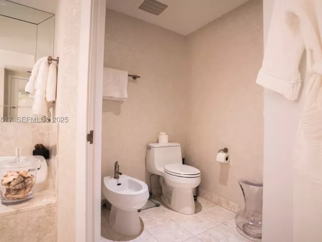 2-bedroom condo for sale in Miami - 1331 Brickell Bay Dr 1609 - MondialRealty