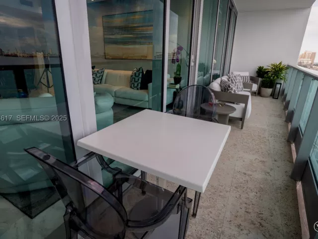 2-bedroom condo for sale in Miami - 1331 Brickell Bay Dr 1609 - MondialRealty