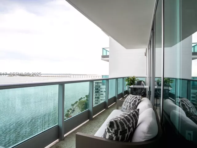 2-bedroom condo for sale in Miami - 1331 Brickell Bay Dr 1609 - MondialRealty