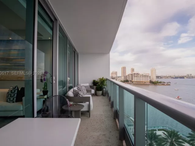 2-bedroom condo for sale in Miami - 1331 Brickell Bay Dr 1609 - MondialRealty