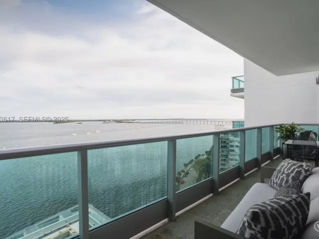 2-bedroom condo for sale in Miami - 1331 Brickell Bay Dr 1609 - MondialRealty