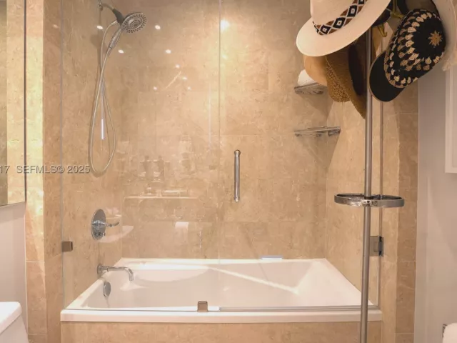 2-bedroom condo for sale in Miami - 1331 Brickell Bay Dr 1609 - MondialRealty