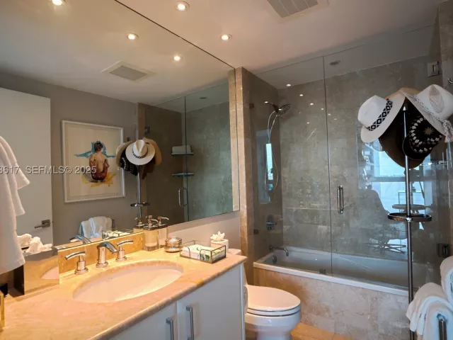 2-bedroom condo for sale in Miami - 1331 Brickell Bay Dr 1609 - MondialRealty