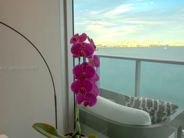 2-bedroom condo for sale in Miami - 1331 Brickell Bay Dr 1609 - MondialRealty