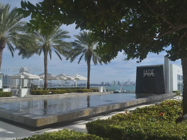 2-bedroom condo for sale in Miami - 1331 Brickell Bay Dr 1609 - MondialRealty