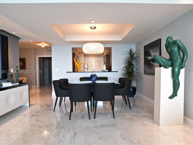 2-bedroom condo for sale in Miami - 1331 Brickell Bay Dr 1609 - MondialRealty