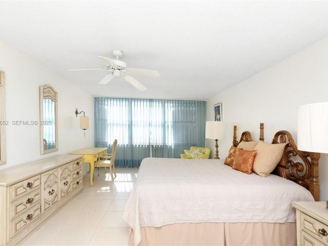 2-bedroom condo for rent in Hollywood - 2751 S Ocean Dr 208S - MondialRealty