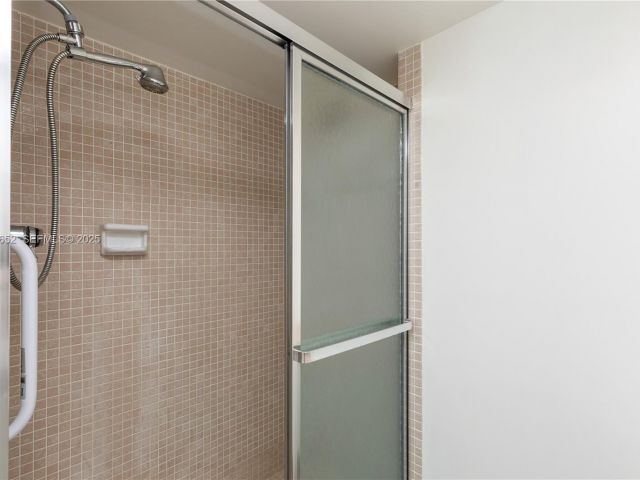 2-bedroom condo for rent in Hollywood - 2751 S Ocean Dr 208S - MondialRealty