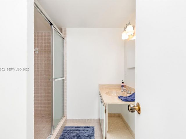 2-bedroom condo for rent in Hollywood - 2751 S Ocean Dr 208S - MondialRealty