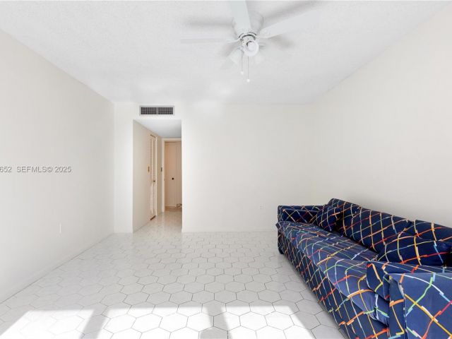 2-bedroom condo for rent in Hollywood - 2751 S Ocean Dr 208S - MondialRealty