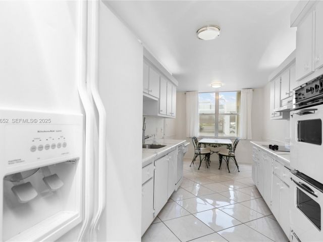 2-bedroom condo for rent in Hollywood - 2751 S Ocean Dr 208S - MondialRealty