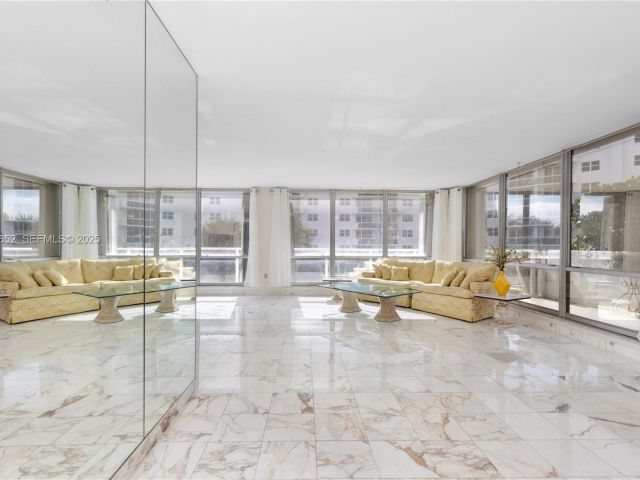 2-bedroom condo for rent in Hollywood - 2751 S Ocean Dr 208S - MondialRealty