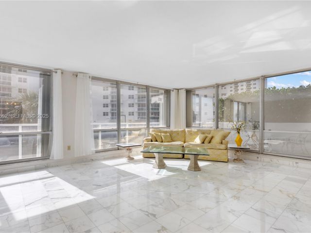 2-bedroom condo for rent in Hollywood - 2751 S Ocean Dr 208S - MondialRealty