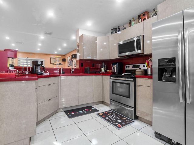 3-bedroom home for sale in Miami Gardens - 5297 NW 190th Ln - MondialRealty
