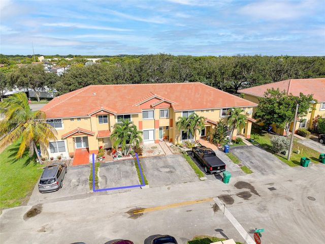 3-bedroom home for sale in Miami Gardens - 5297 NW 190th Ln - MondialRealty