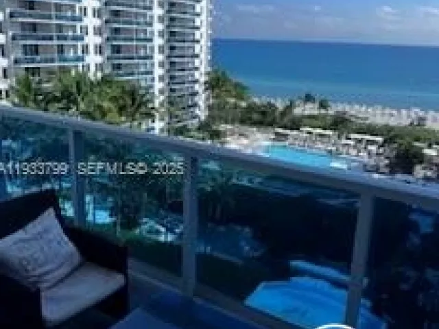 1-bedroom condo for rent in Miami Beach - 2301 Collins Ave 1025 - MondialRealty