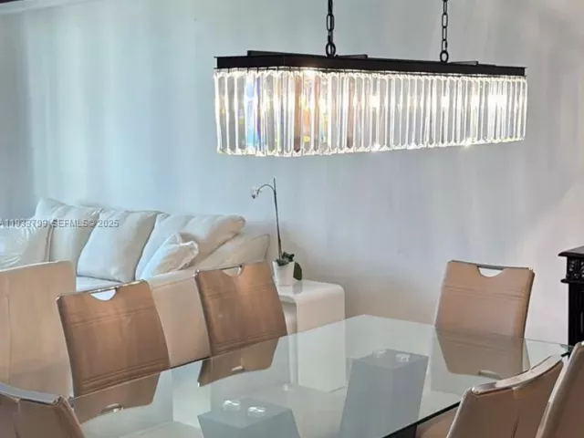 1-bedroom condo for rent in Miami Beach - 2301 Collins Ave 1025 - MondialRealty