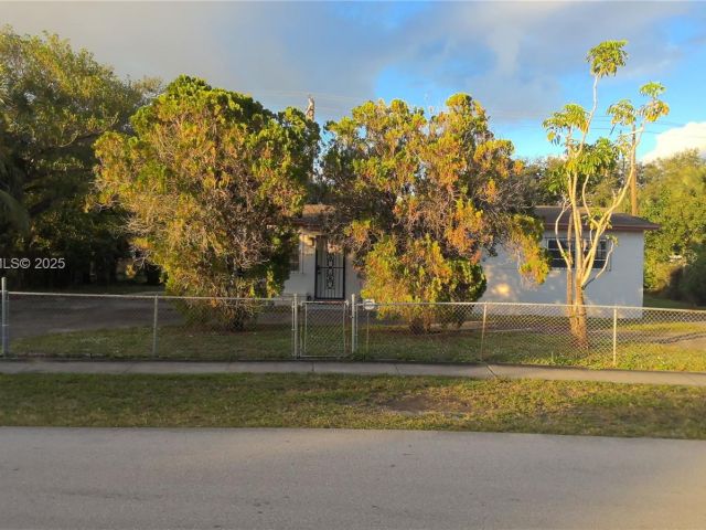 Home for rent at 3825 NW 168th Ter 0 - photo 7481214