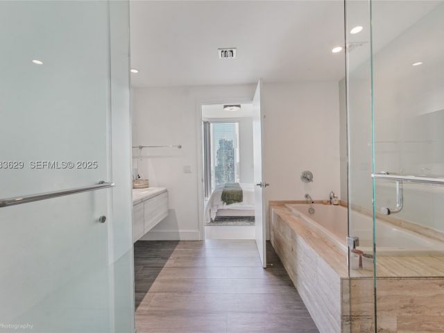 1-bedroom condo for sale in Miami - 2900 NE 7th Ave 3108 - MondialRealty