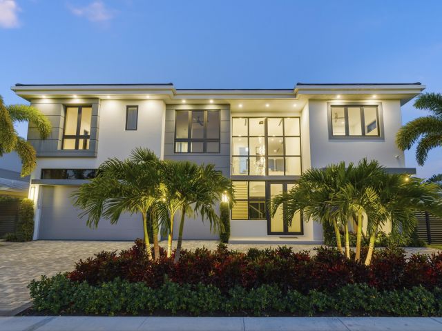 Home for sale at 1050 NE 3rd Avenue - photo 6919795