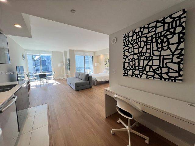 condo for rent in Miami - 31 SE 6th St 703 - MondialRealty