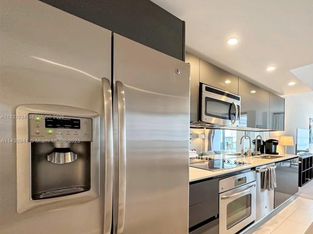 condo for rent in Miami - 31 SE 6th St 703 - MondialRealty