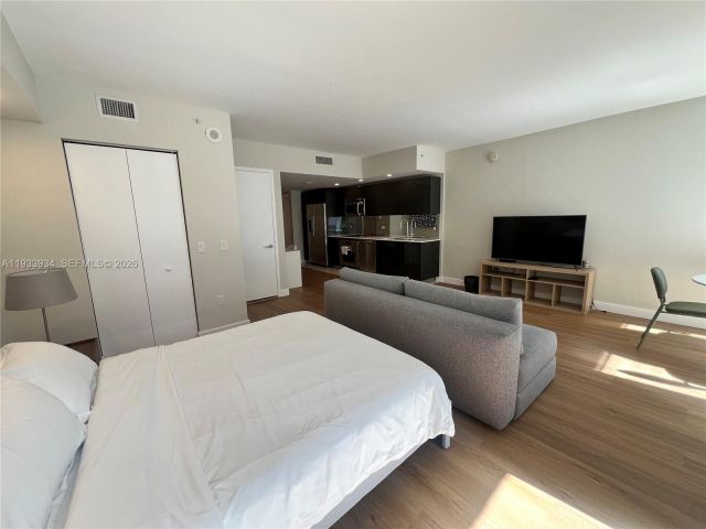 condo for rent in Miami - 31 SE 6th St 703 - MondialRealty