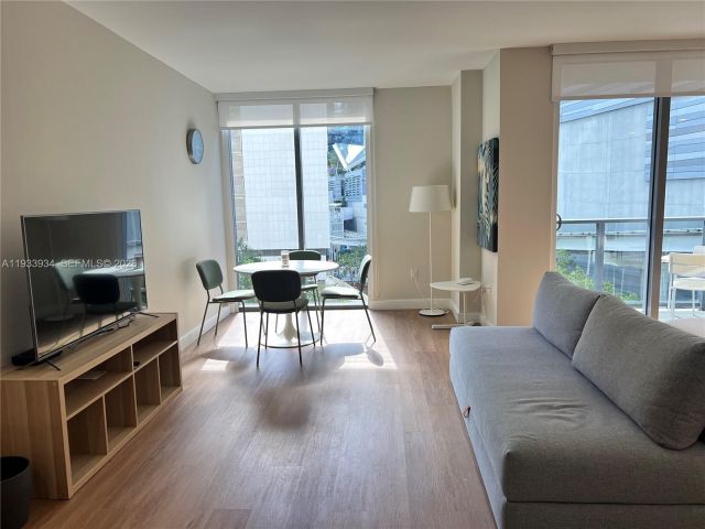 condo for rent in Miami - 31 SE 6th St 703 - MondialRealty