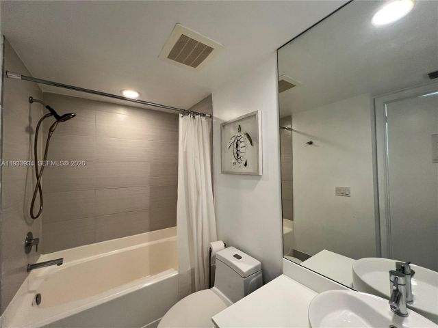 condo for rent in Miami - 31 SE 6th St 703 - MondialRealty