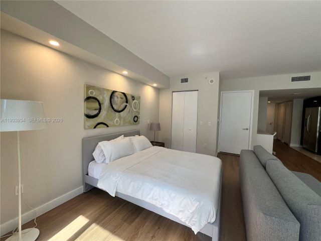 condo for rent in Miami - 31 SE 6th St 703 - MondialRealty