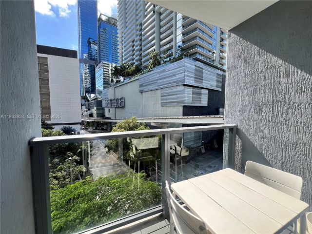 condo for rent in Miami - 31 SE 6th St 703 - MondialRealty
