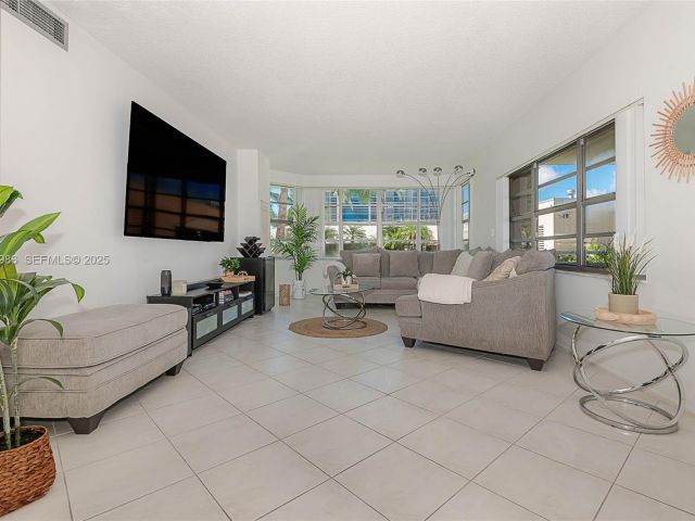 2-bedroom condo for sale in Hallandale Beach - 1965 S Ocean Dr MR - MondialRealty