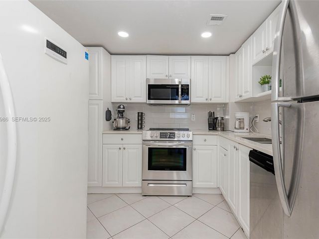 2-bedroom condo for sale in Hallandale Beach - 1965 S Ocean Dr MR - MondialRealty