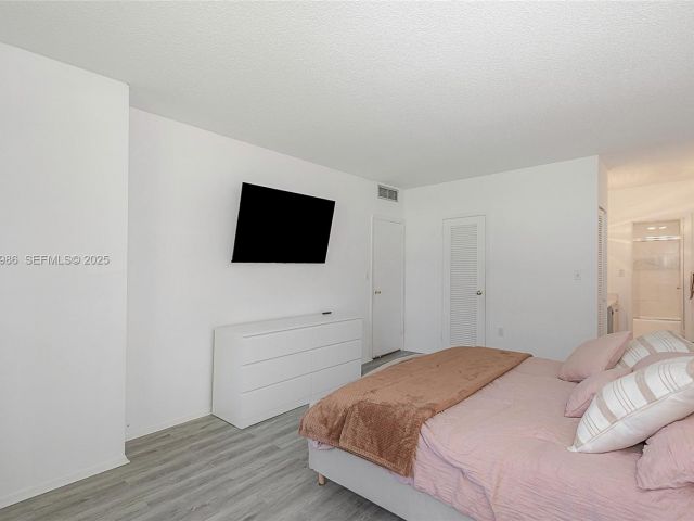 2-bedroom condo for sale in Hallandale Beach - 1965 S Ocean Dr MR - MondialRealty