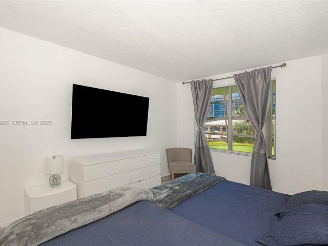 2-bedroom condo for sale in Hallandale Beach - 1965 S Ocean Dr MR - MondialRealty