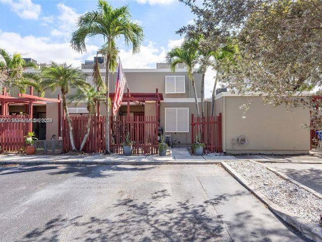 2-bedroom home for rent in Pembroke Pines - 1281 W Fairway Rd - MondialRealty