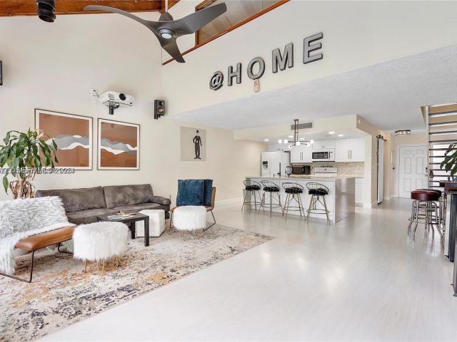 2-bedroom home for rent in Pembroke Pines - 1281 W Fairway Rd - MondialRealty