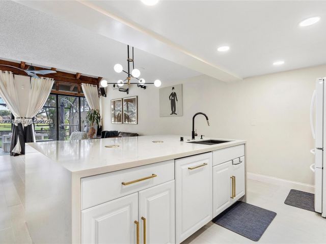 2-bedroom home for rent in Pembroke Pines - 1281 W Fairway Rd - MondialRealty